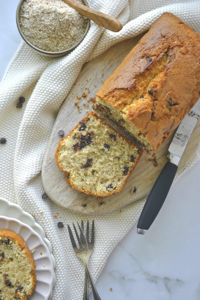 Kastenkuchen mit Schokoladestücken