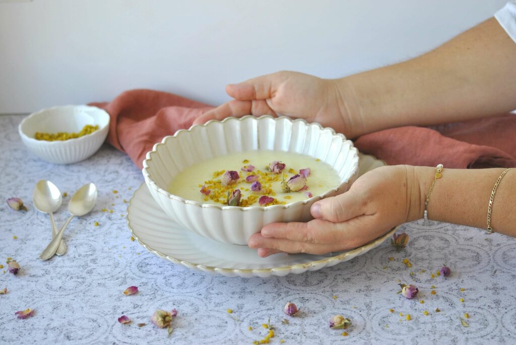 Firni - afghanischer Milchpudding mit Rosenwasser