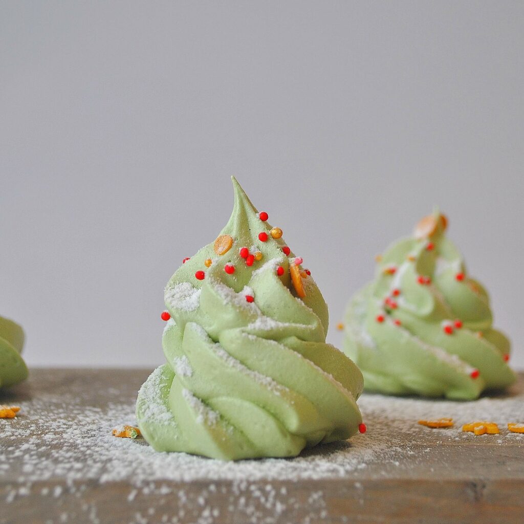 weihnachtliche-Tannenbaum-Meringues